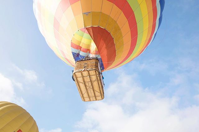 It&rsquo;s that time of year again... for the International Hot Air Balloon Festival of Ch&acirc;teau-d'Oex! ☁️🎈🇨🇭