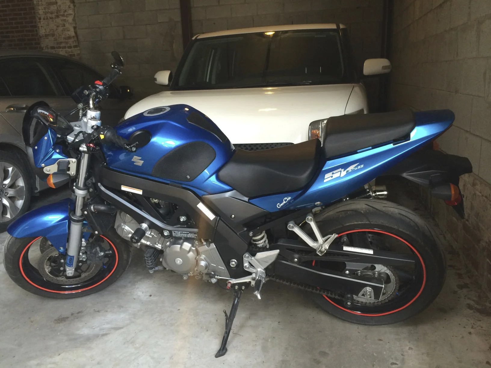 Riding a Suzuki SV650 v. the SV650S