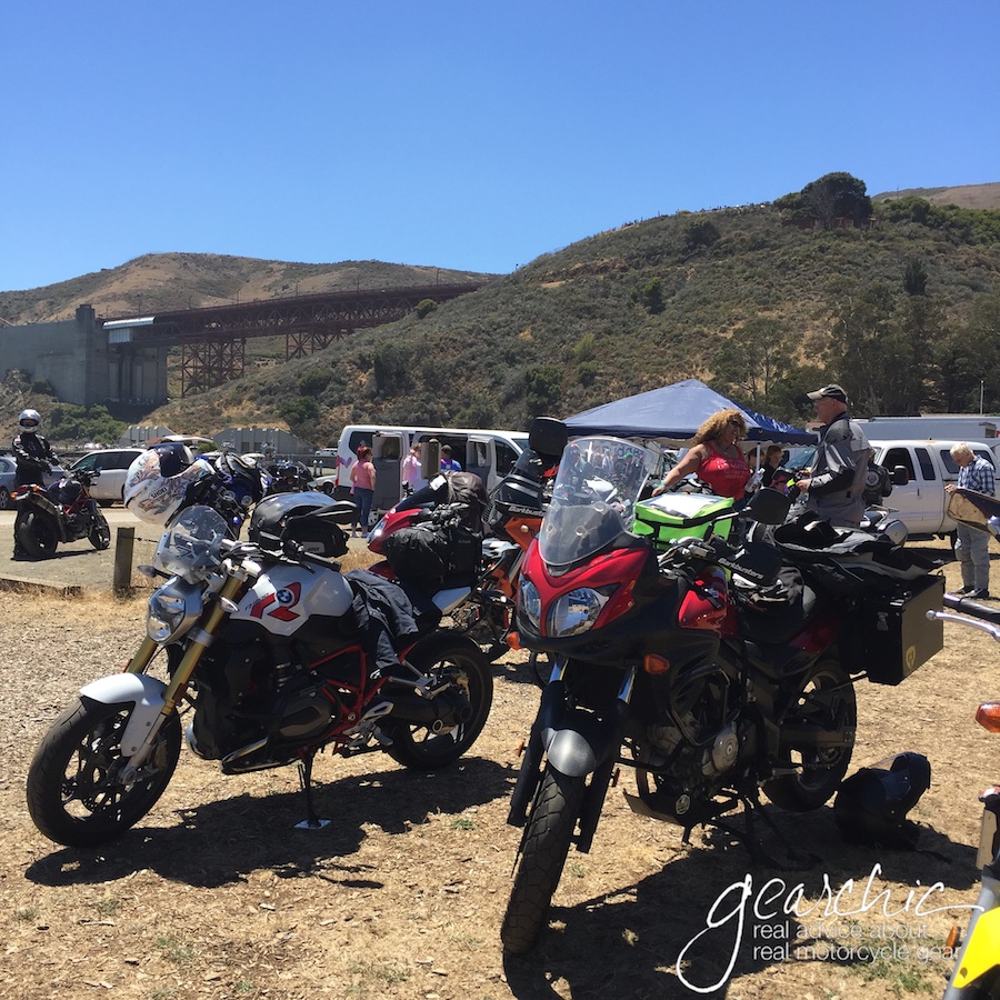 Parked next to a Suzuki Vstrom. Size wise, the R1200R doesn't seem like it's that much smaller than the Vstrom. And it really didn't feel that 'big' to me. 