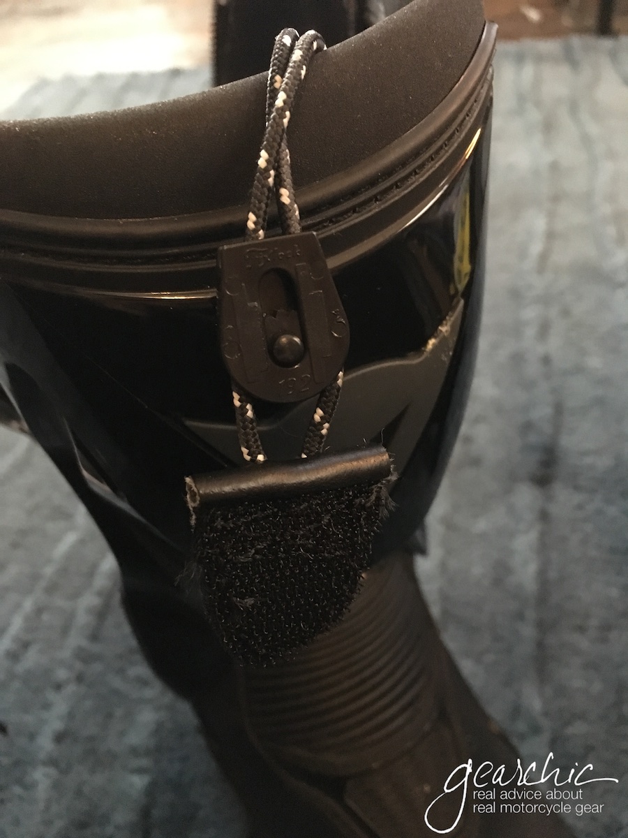 dainese_torque_d1_speedlaces_cinch.jpg