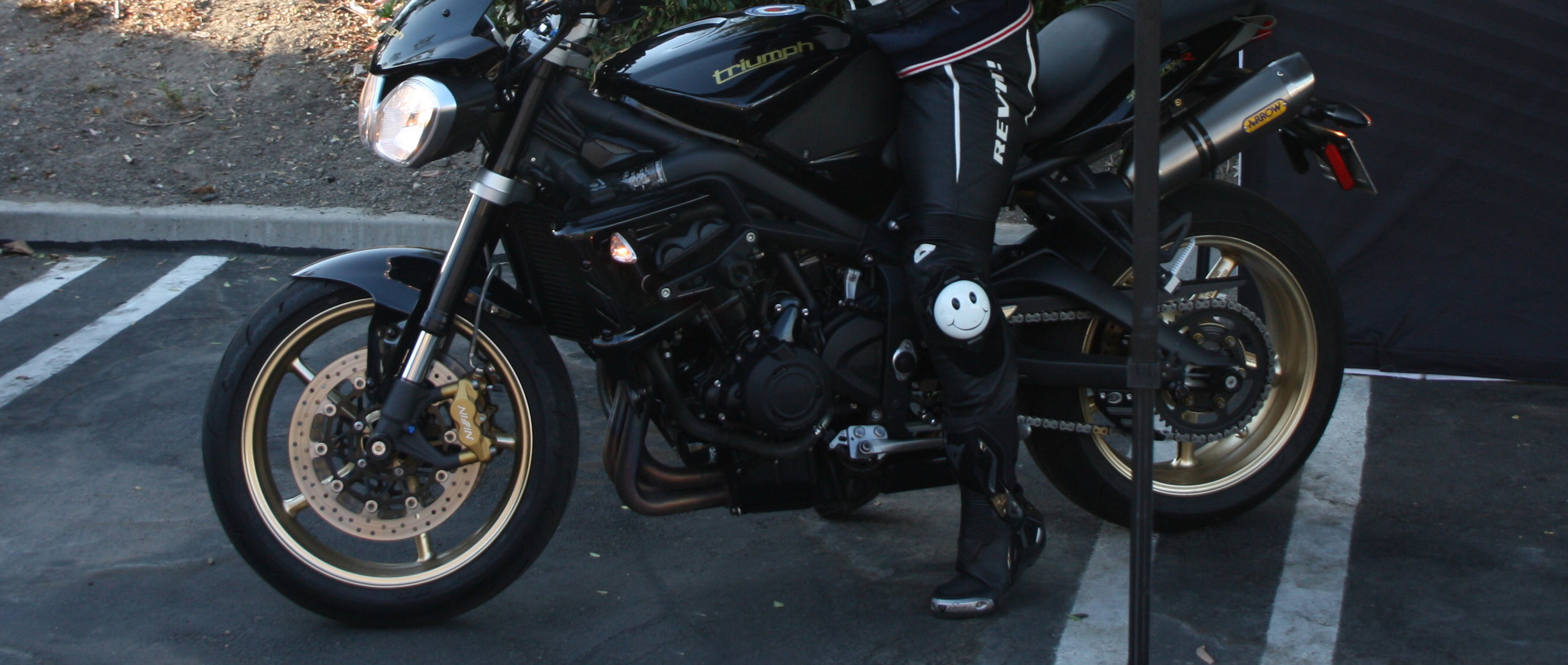one-foot-triumph-dainese.jpg