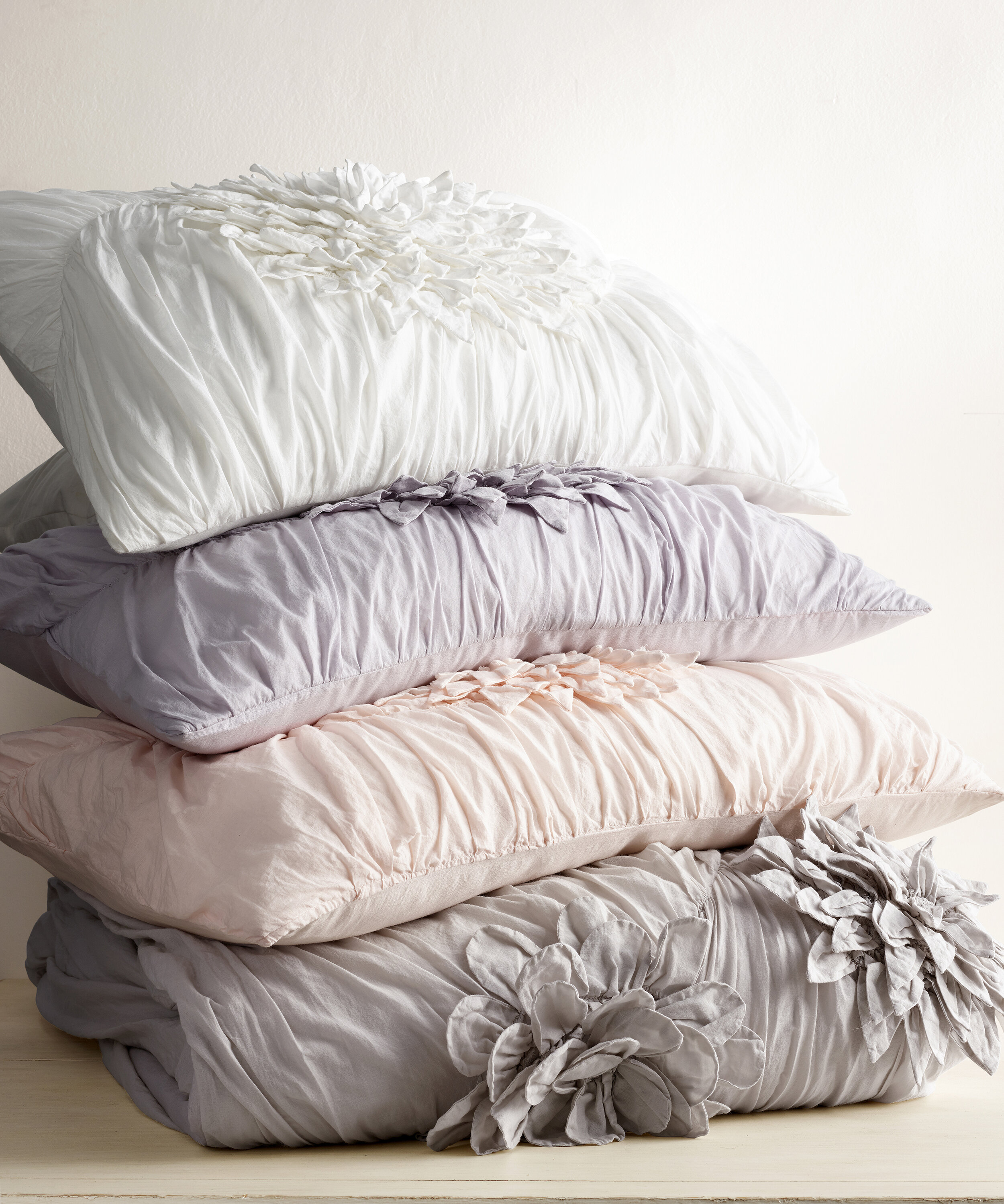 FM1_Washed_Appliqued_Fleur_Bedding_Breaker_BC19FAL_PinkRef_J+.jpg