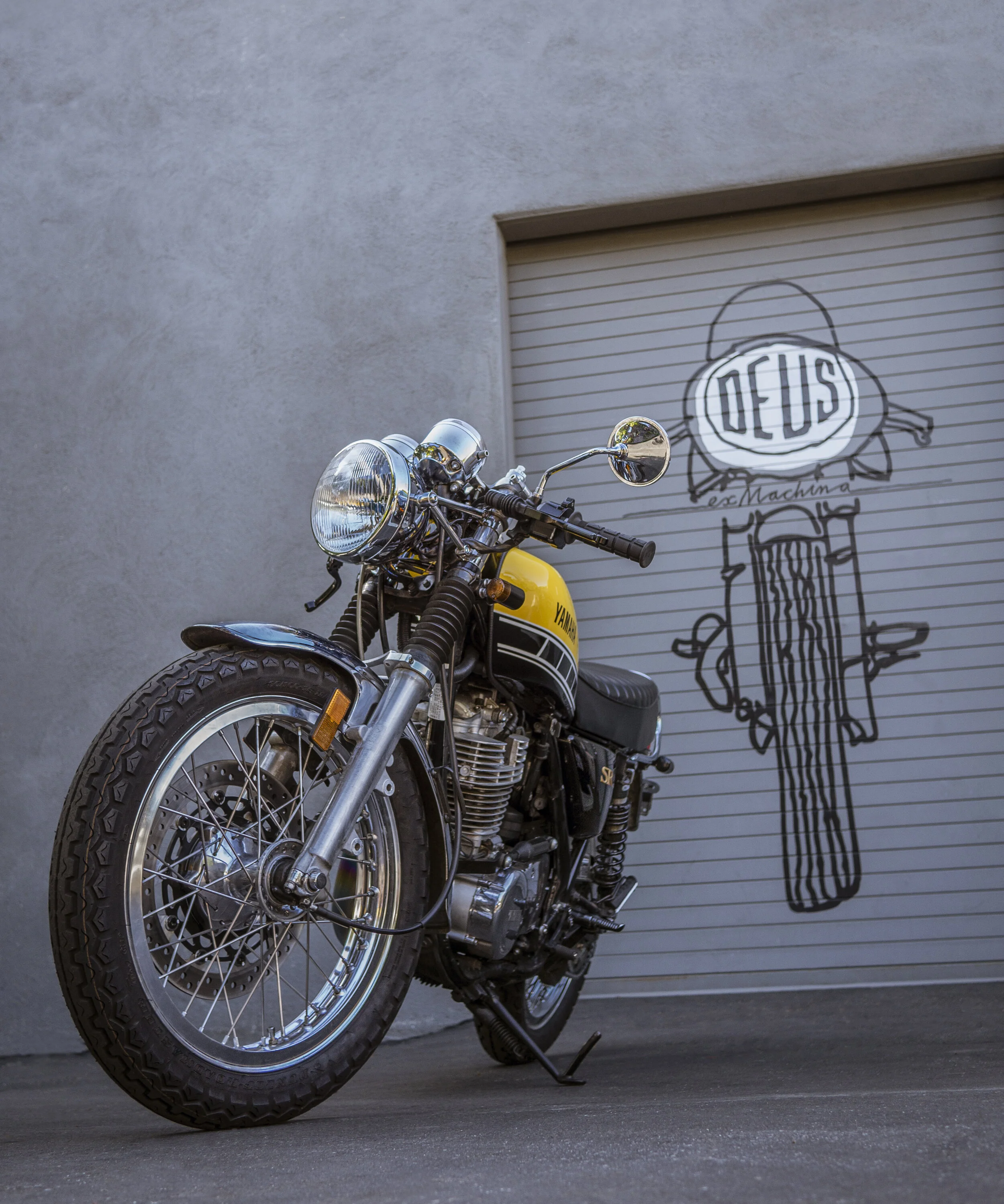 DEUS  EX Machina SR400 2020 crop.jpg