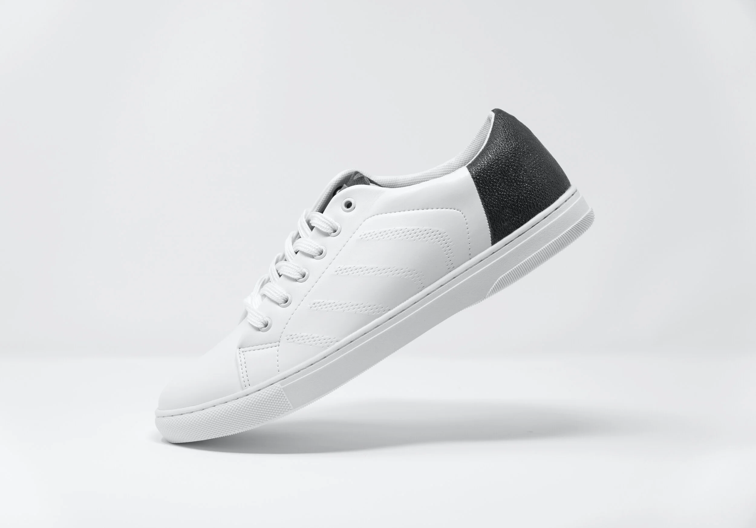 Original Sneaker Photo by Trendest Studio