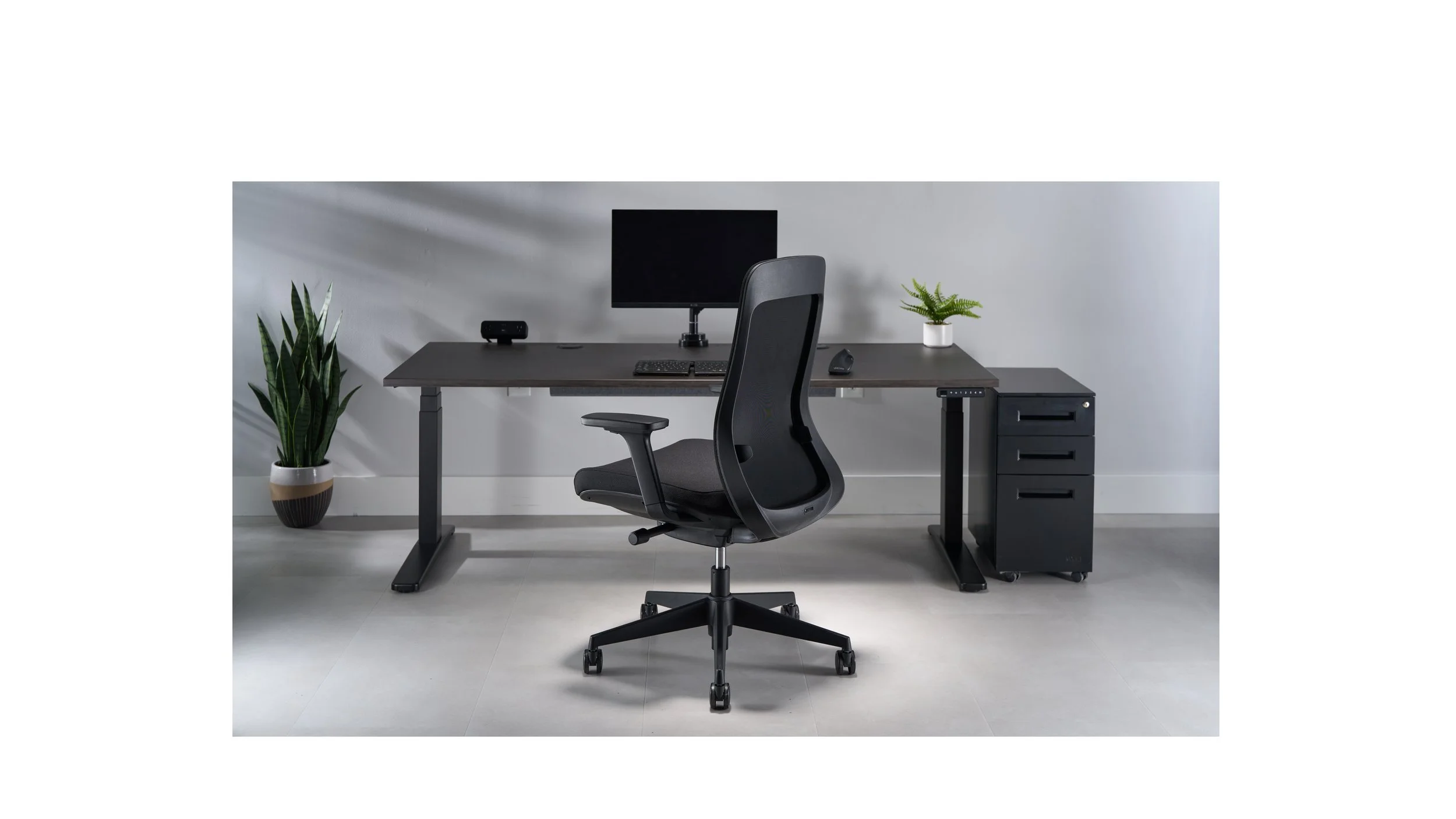 Bolan Ergonomic Chair red curtain before.jpg