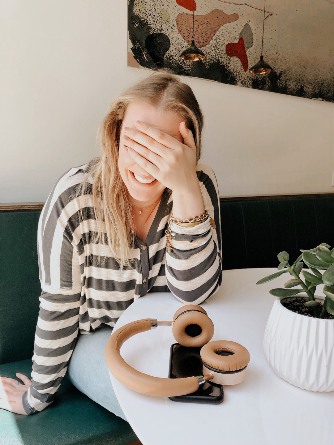Overwhelm doesn't need to be your daily experience. Use these 3 no fail solutions to beat overwhelm when it strikes! The Well Supported Woman - Nashville Life Coach