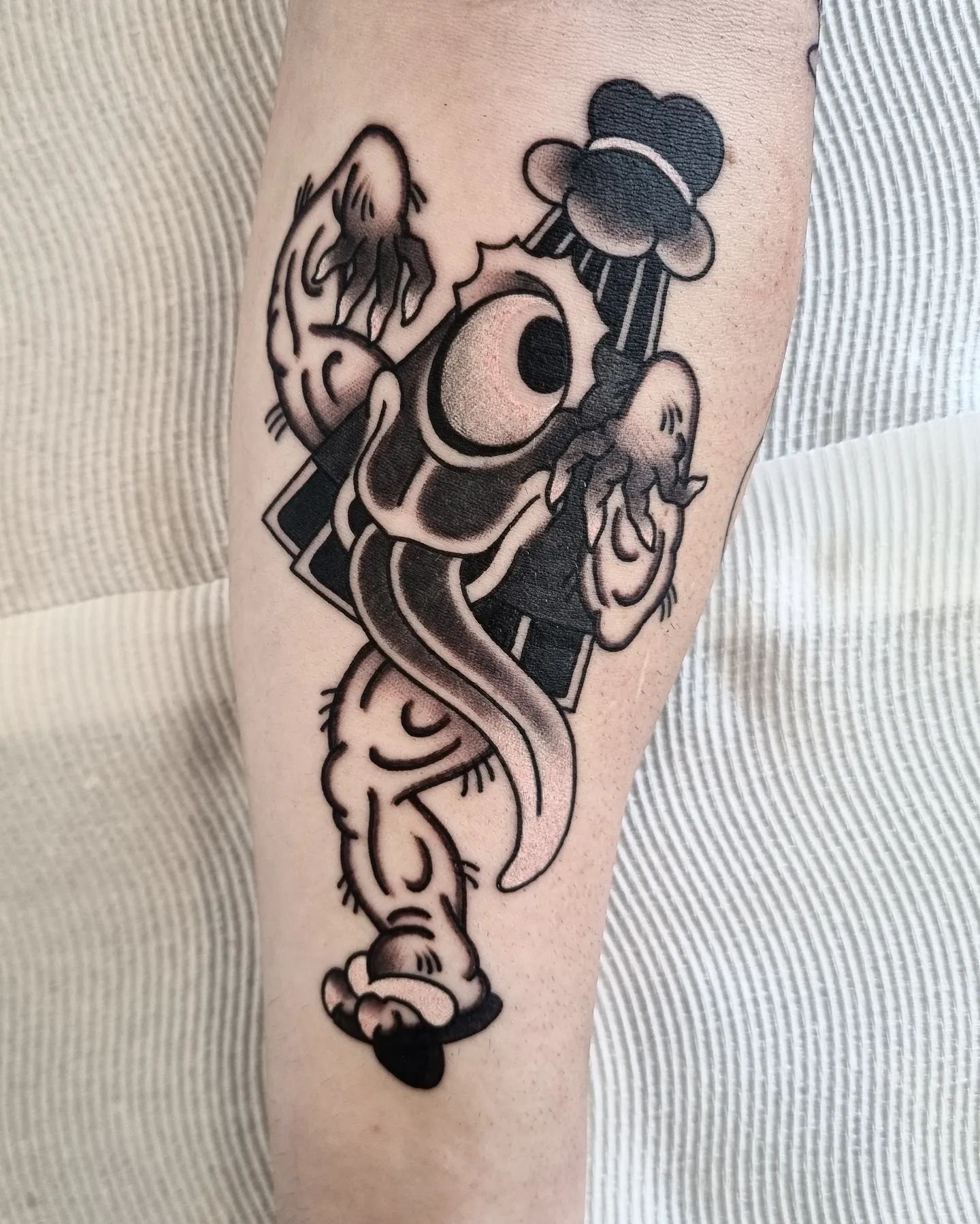 Drawn on Kasa-Obake done today for Craig @greentidetattoo 
.
.
.
.
#tattoo #japanesetattoo #kasaobake #blackandgreytattoo