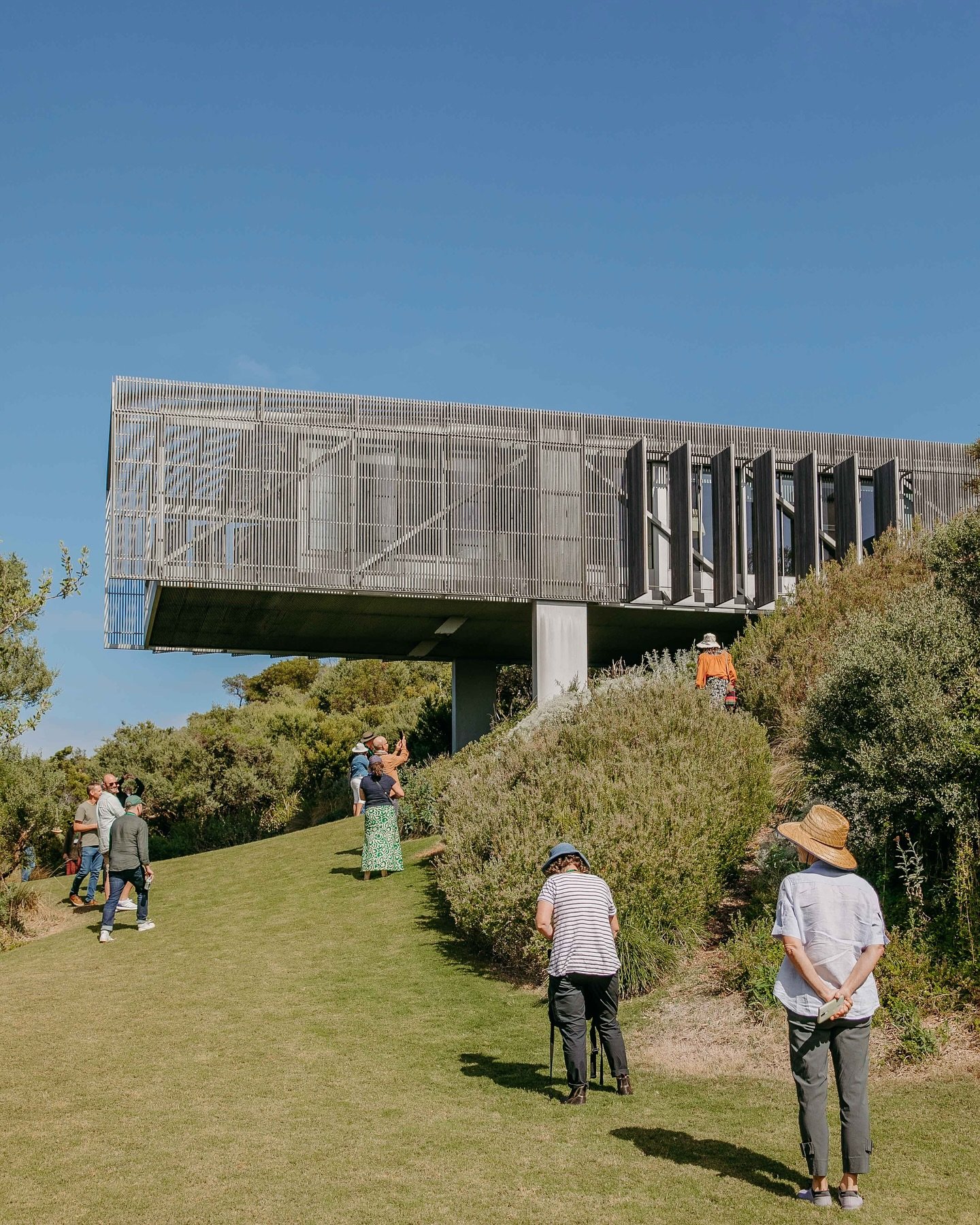 Keeping these epic landscape design snaps coming. Another series from the annual garden tours by @outlandishventures (next one&rsquo;s coming up soon 20&ndash;22 March). 

Everything about this garden and architecture I am just enamoured with. It&rsq