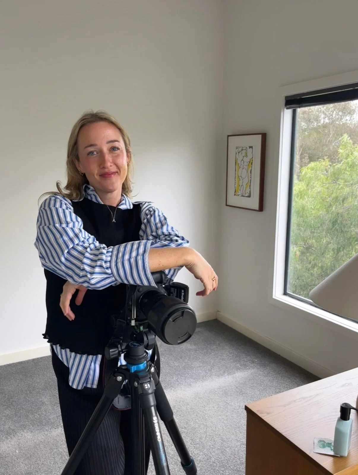 hehehh hi hi. DM for headshots/styled portraits in the new year! Get a group together - maybe your friends or other creatives/sole traders you know - and I&rsquo;ll come to you and snap you all and it&rsquo;ll be way more fun. Surely! 📸🩵🚙💙🪩

Tha