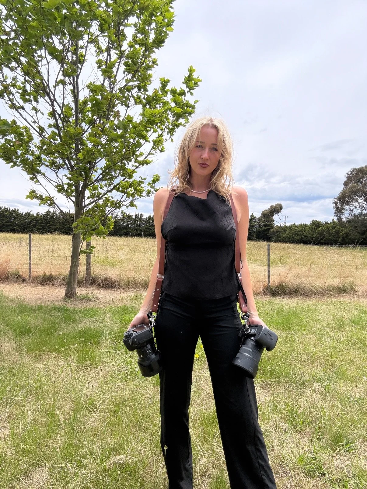 I shoot weddings. I love it. 📸✨🪩🤘🏼
Cameras on the same time zone - yep - let&rsquo;s go. x
Available Aussie summers, UK/Euro summers and worldwide, pretty much. 🌐 hehe