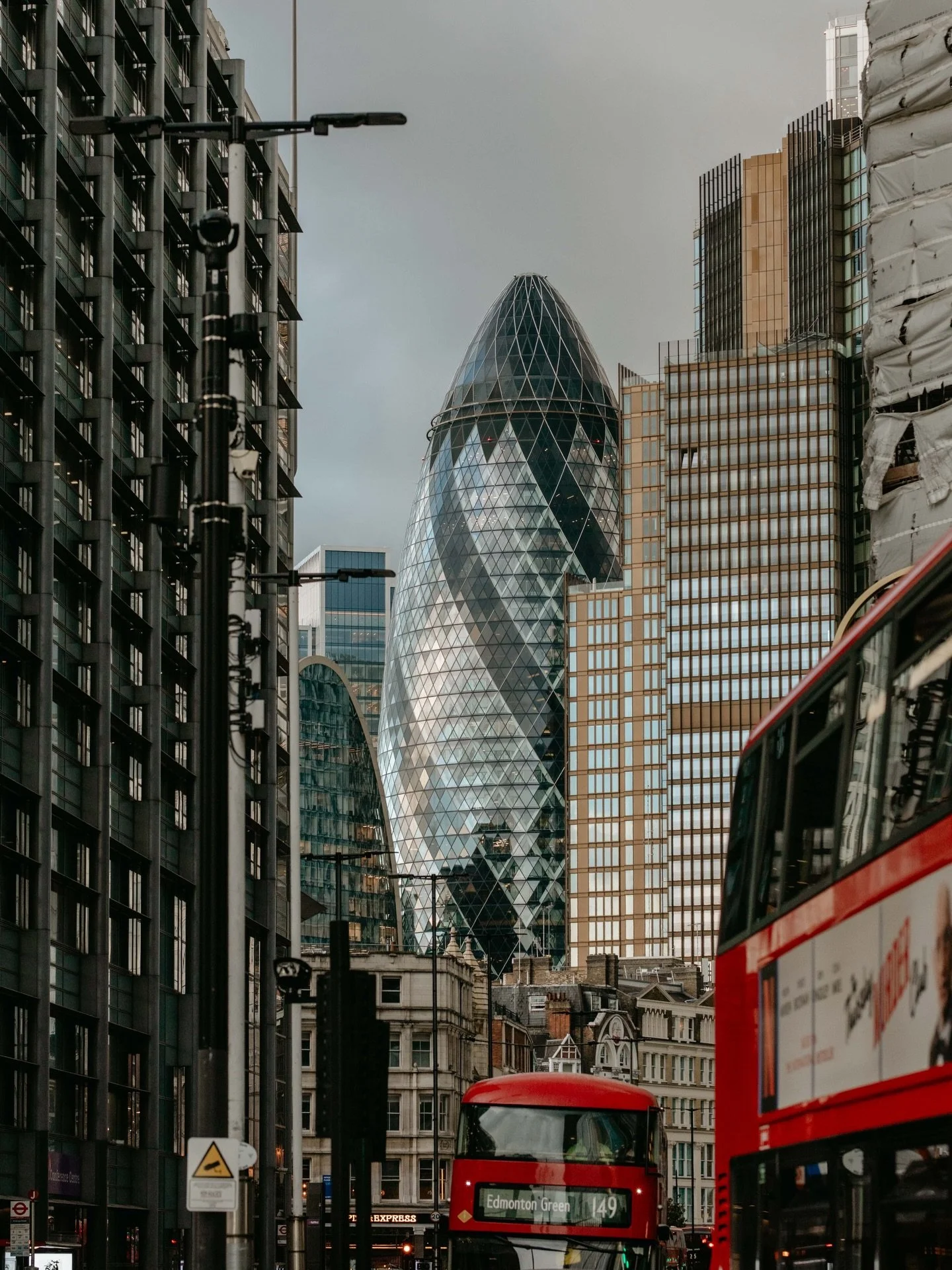 ✈️🤘🏼🇬🇧😝 Heeheheh bought myself a lil Chrissy pressie&hellip; a one-way ticket to London! My UK working visa&rsquo;s good til 2028 (!!) so unless I&rsquo;m locked up or knocked up, the plan is to flipflop 🩴 between Melb &amp; London&hellip; I gu