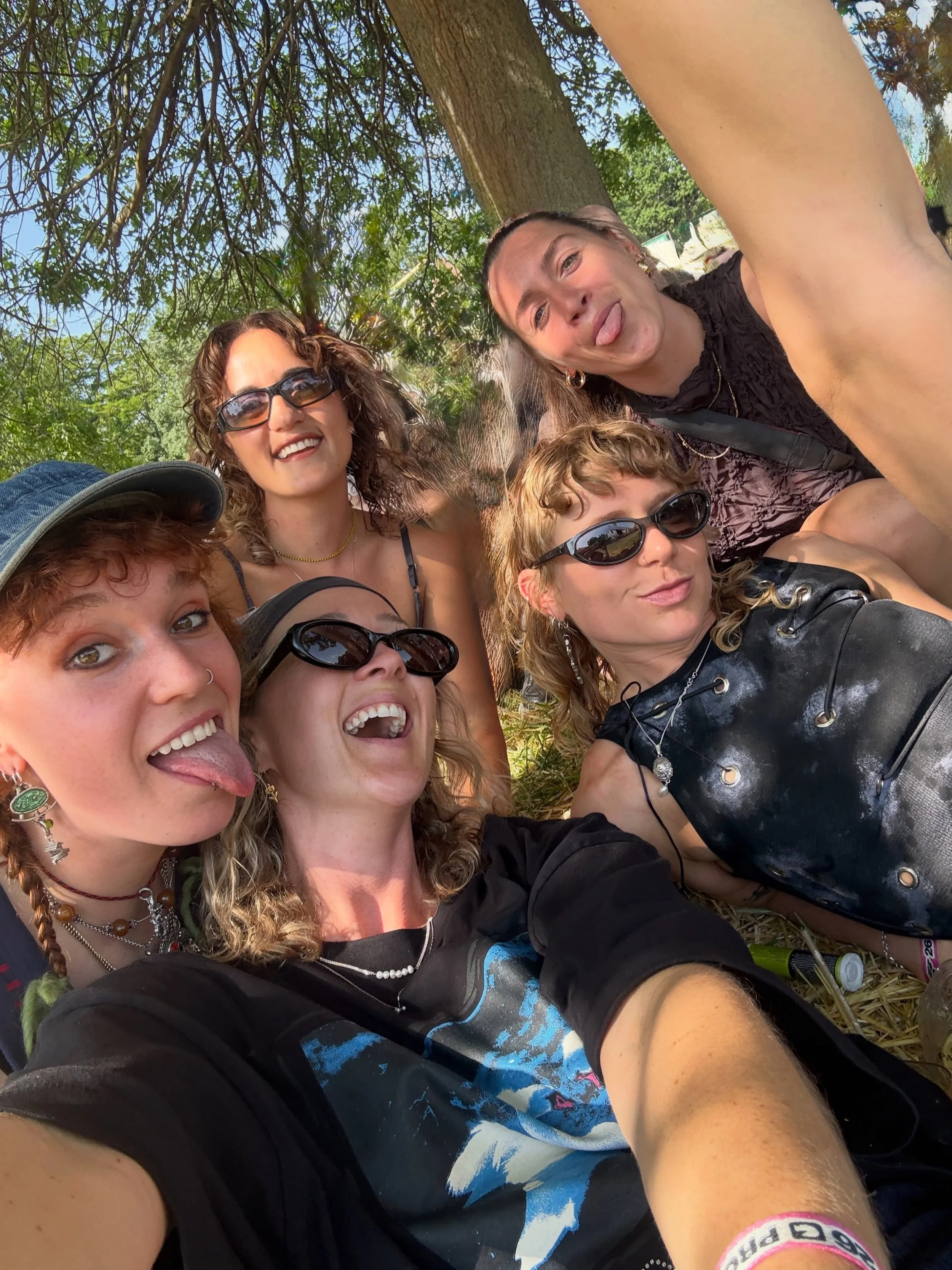 @_isa_vibe @lilwatkin @jojo.sselkie @emilydoddnoble6 
Bit cute. 🫶🏼📸💞🎞️ @thisisgala