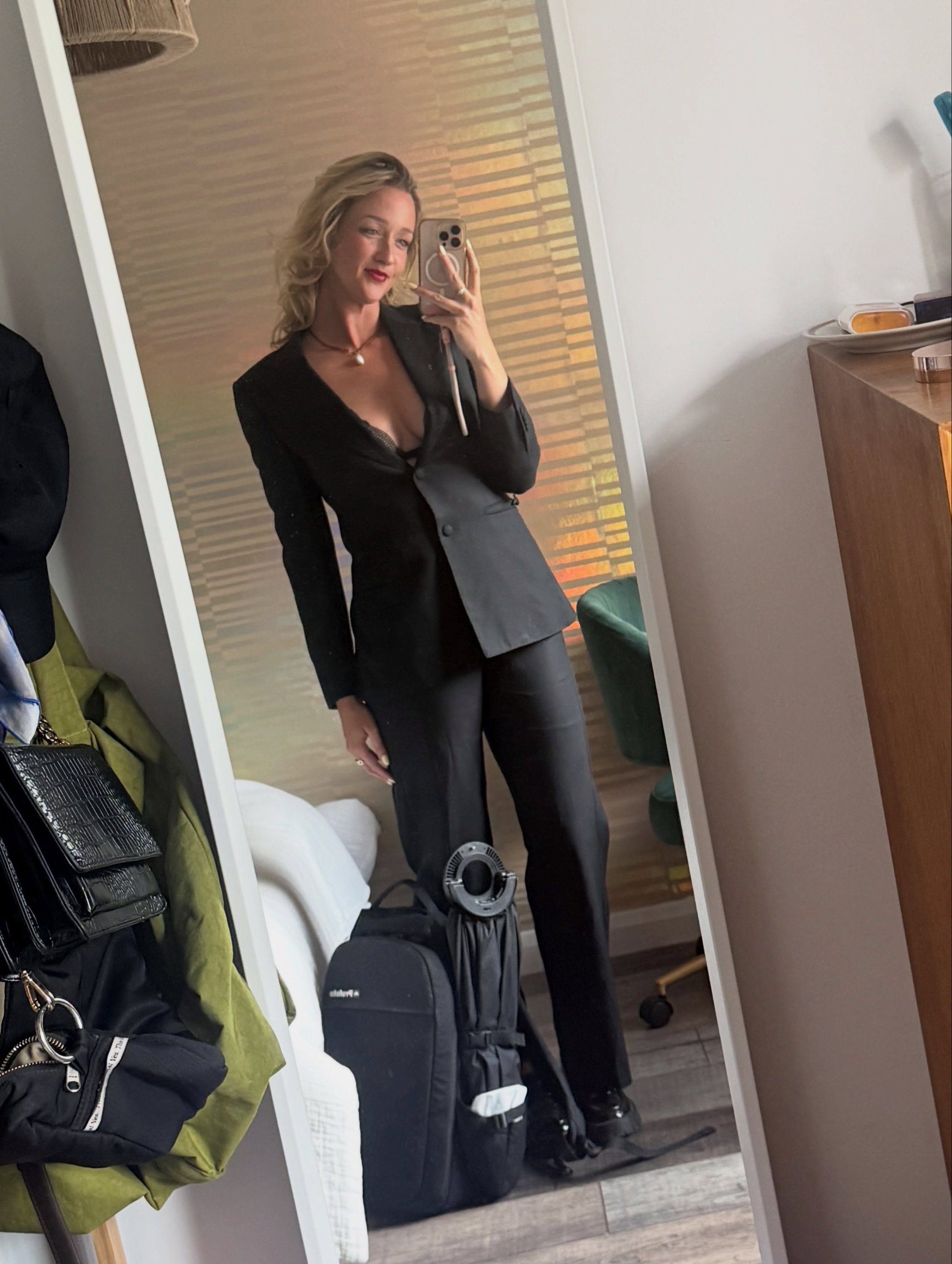 My fit for @sexy_bookclub&hellip; my supremely well-made and chic AF tailored suit by @enolanmelbourne 🪰. I&rsquo;ve had it for 5ish years now and it&rsquo;s still going strong, despite all the events and weddings and sweat I&rsquo;ve put it through