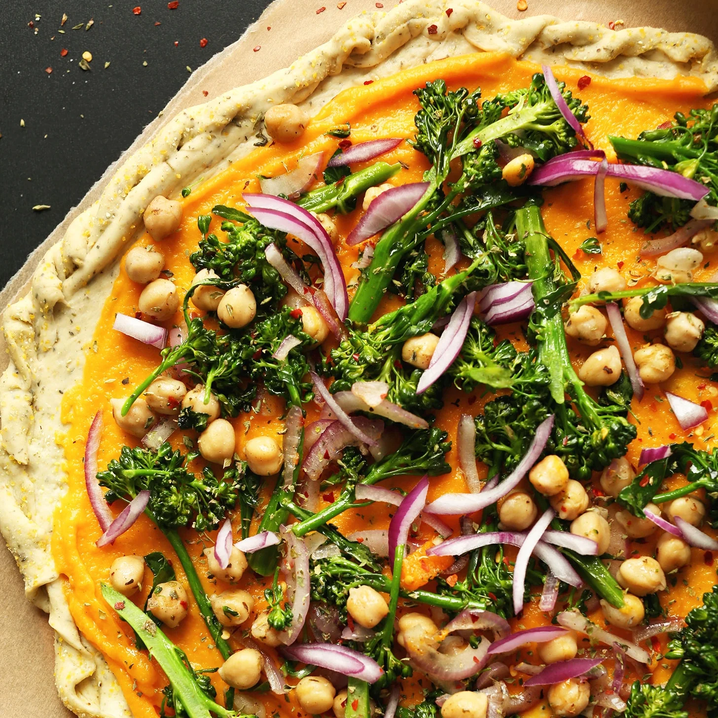 AMAZING-10-Ingredient-Butternut-Squash-and-Vegetable-Pizza-vegan-recipe-pizza-fall-butternutsquash-healthy-dinner.jpg