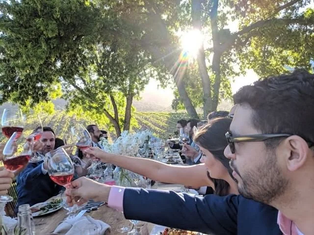 Happy National Rose Day! Drink up, it's the weekend. You deserve a break from all the wedding planning.⠀⠀⠀⠀⠀⠀⠀⠀⠀
.⠀⠀⠀⠀⠀⠀⠀⠀⠀
.⠀⠀⠀⠀⠀⠀⠀⠀⠀
.