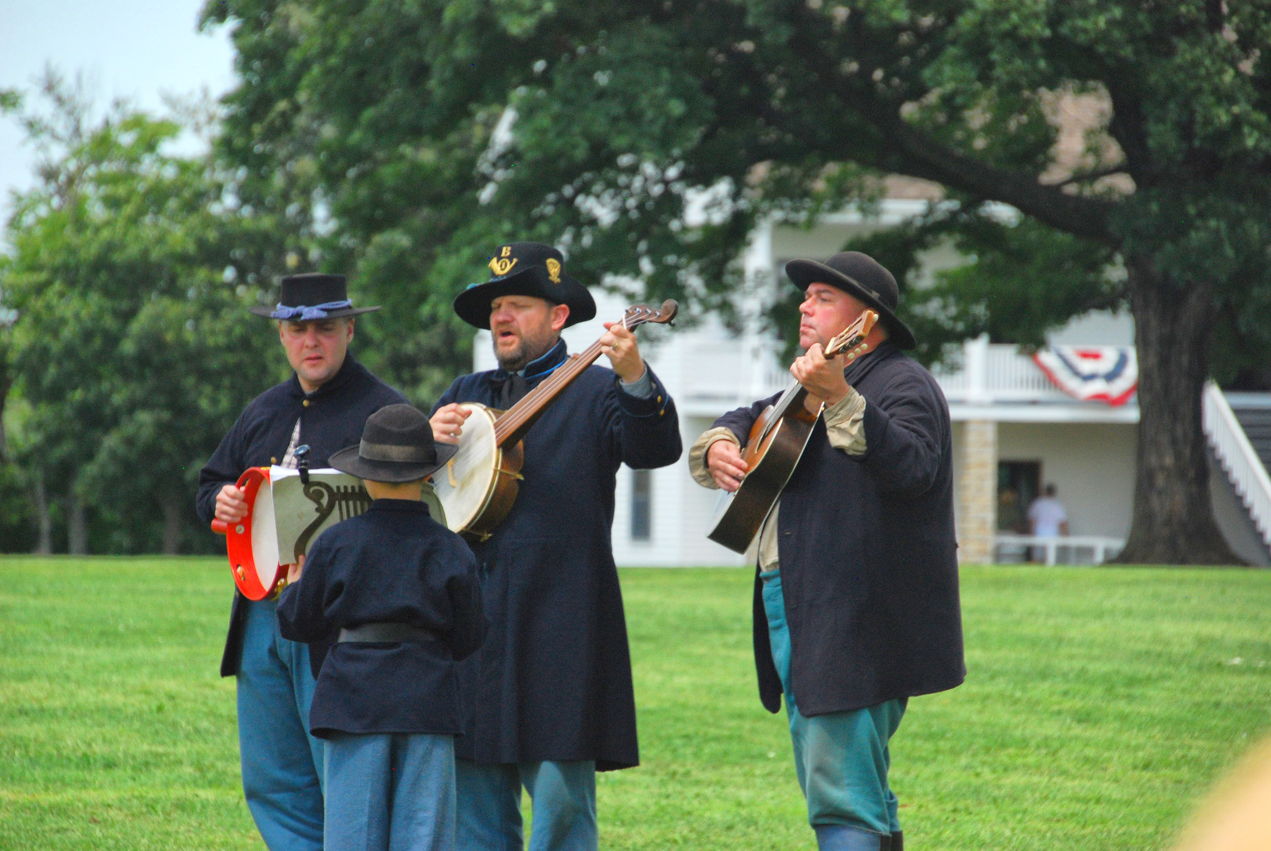  The local band plays The Battle Hymn of the Republic. 