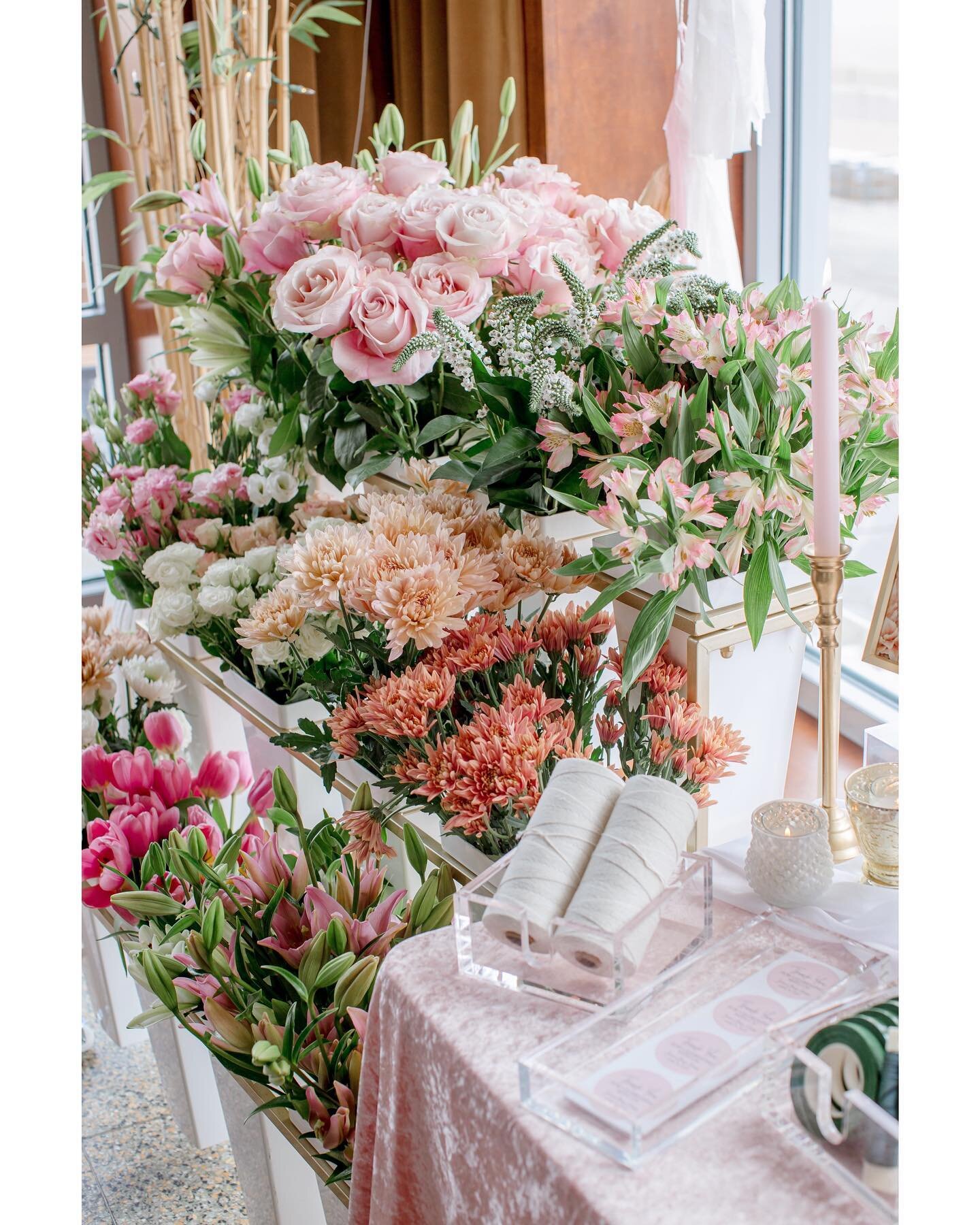 Flower Bar! 👶🏻🌸 #babyshower #cristinkellydesign
˙
˙
˙
˙
˙
design, styling + décor: @cristinkellydesign ❘❘ photography: @anchornbee ❘❘ #eventstyling #eventdesign #eventdecor #desserttables #paperflowerwalls #weddings #showers #lifeevents #stylishp