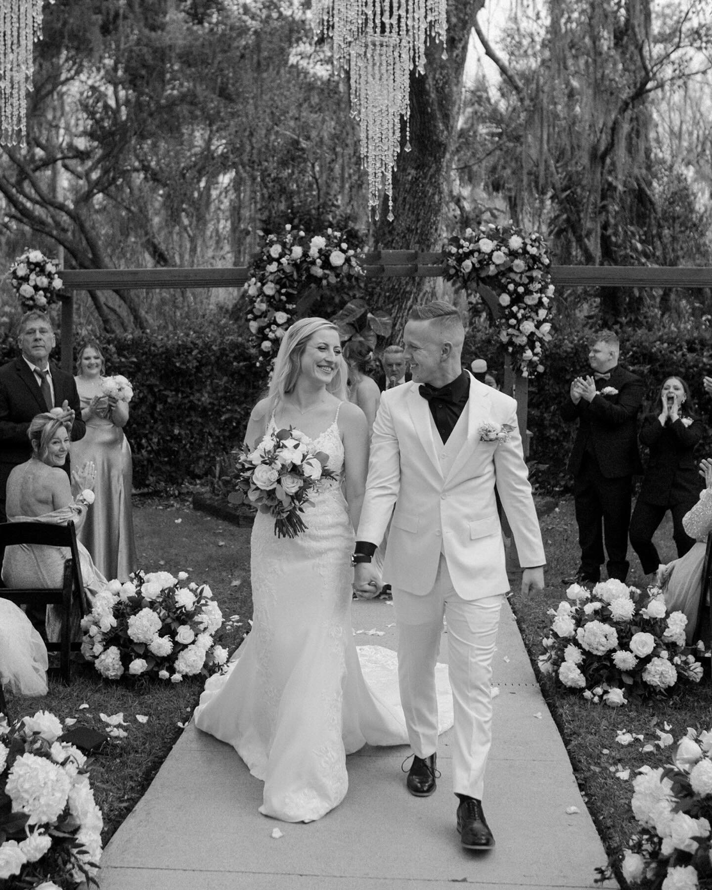 A quick few of Megan &amp; Jonas at Bakers Ranch 🤍

#bakersranch #floridawedding #floridabride #theknot 
#tampaweddingphotographer #floridaweddingphotographer #vermontweddingphotographer #sarasotawedding  #westpalmbeachweddingphotographer #tampawedd