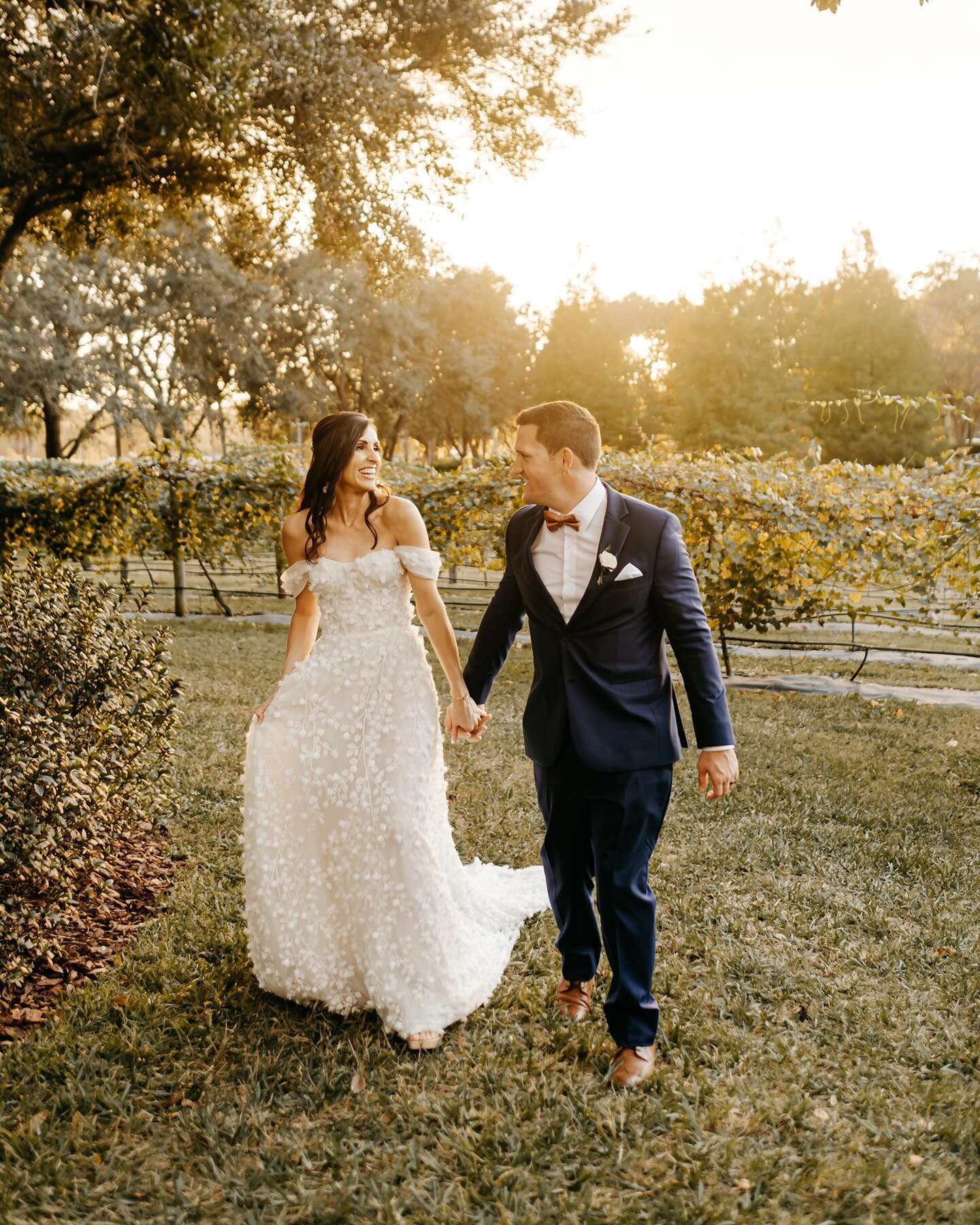 Just a few of so many favorites from Lauren &amp; Scott&rsquo;s wedding. Definitely had posting paralysis trying to figure out what to share! More to come 🤍