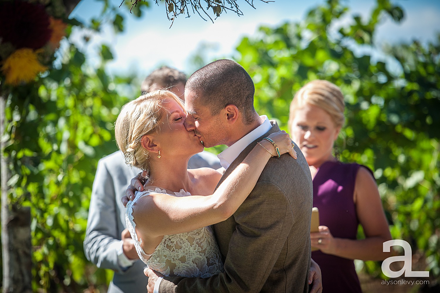 Oregon-Vineyard-Wedding-Photography_0024.jpg