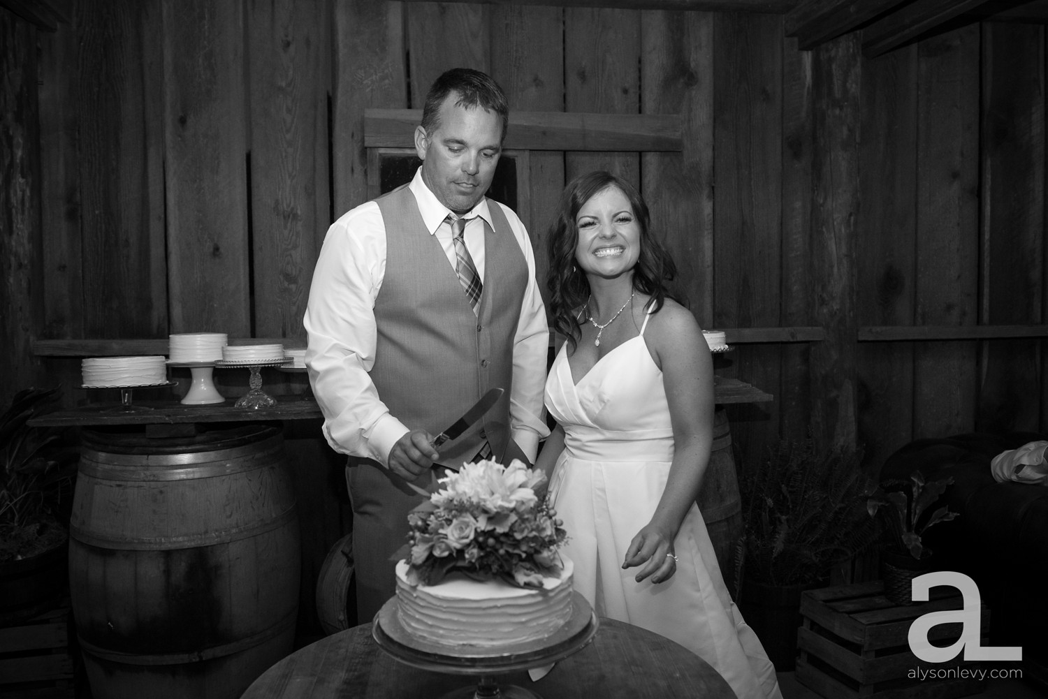 Tin-Roof-Barn-Wedding-Photography_0173.jpg