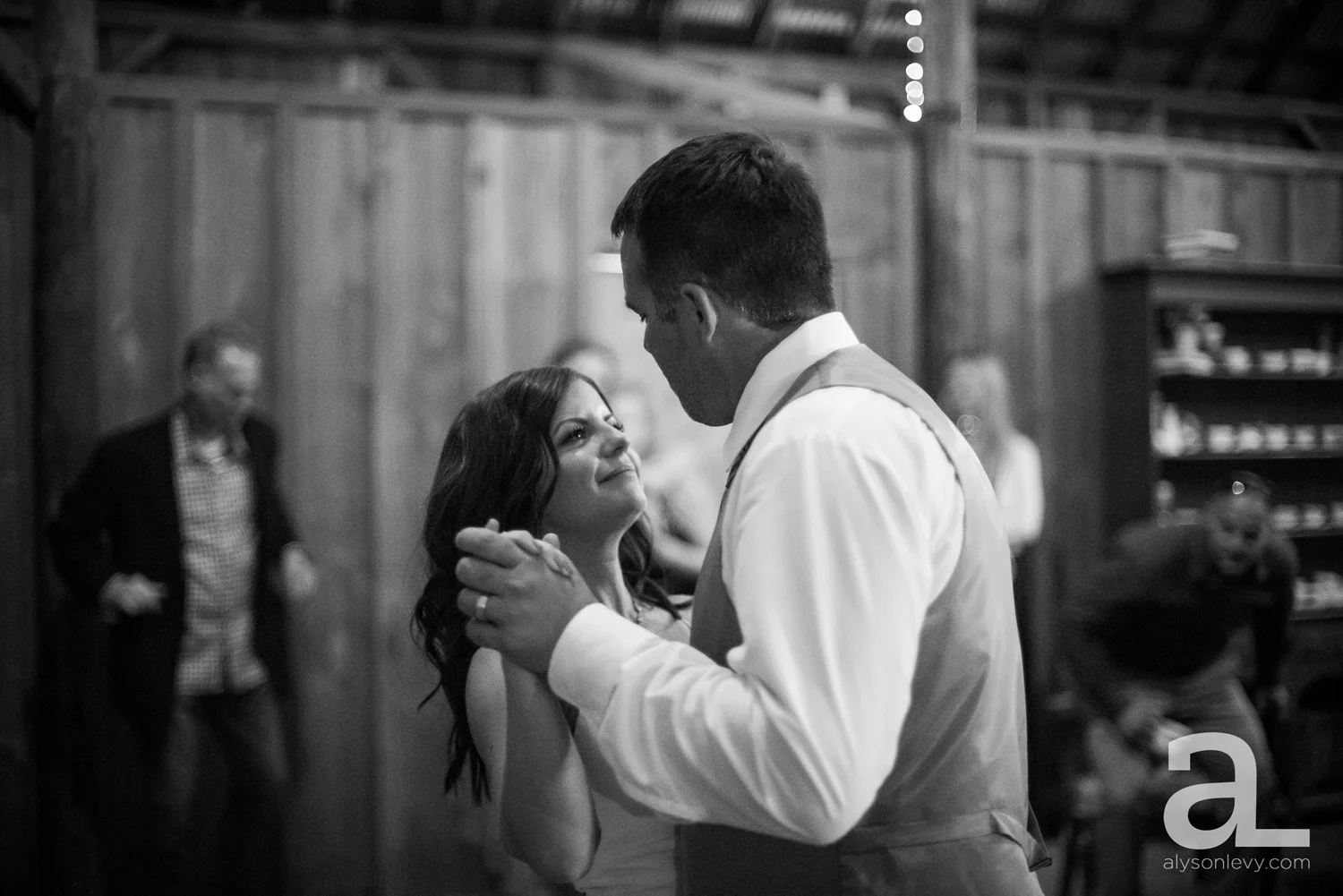 Tin-Roof-Barn-Wedding-Photography_0175.jpg