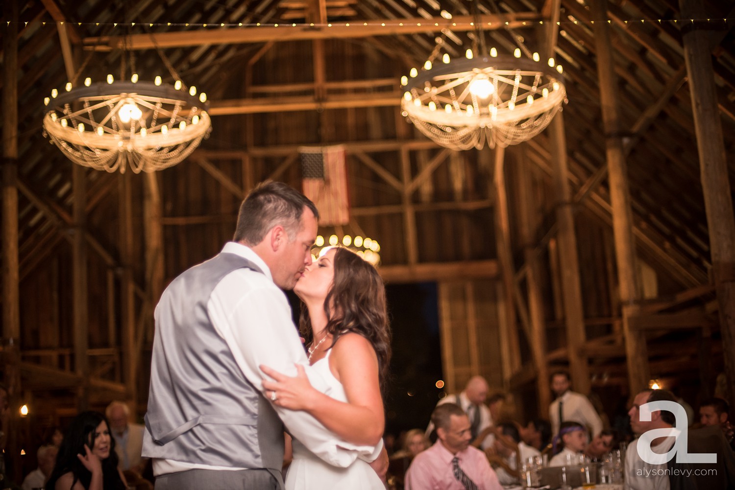 Tin-Roof-Barn-Wedding-Photography_0177.jpg