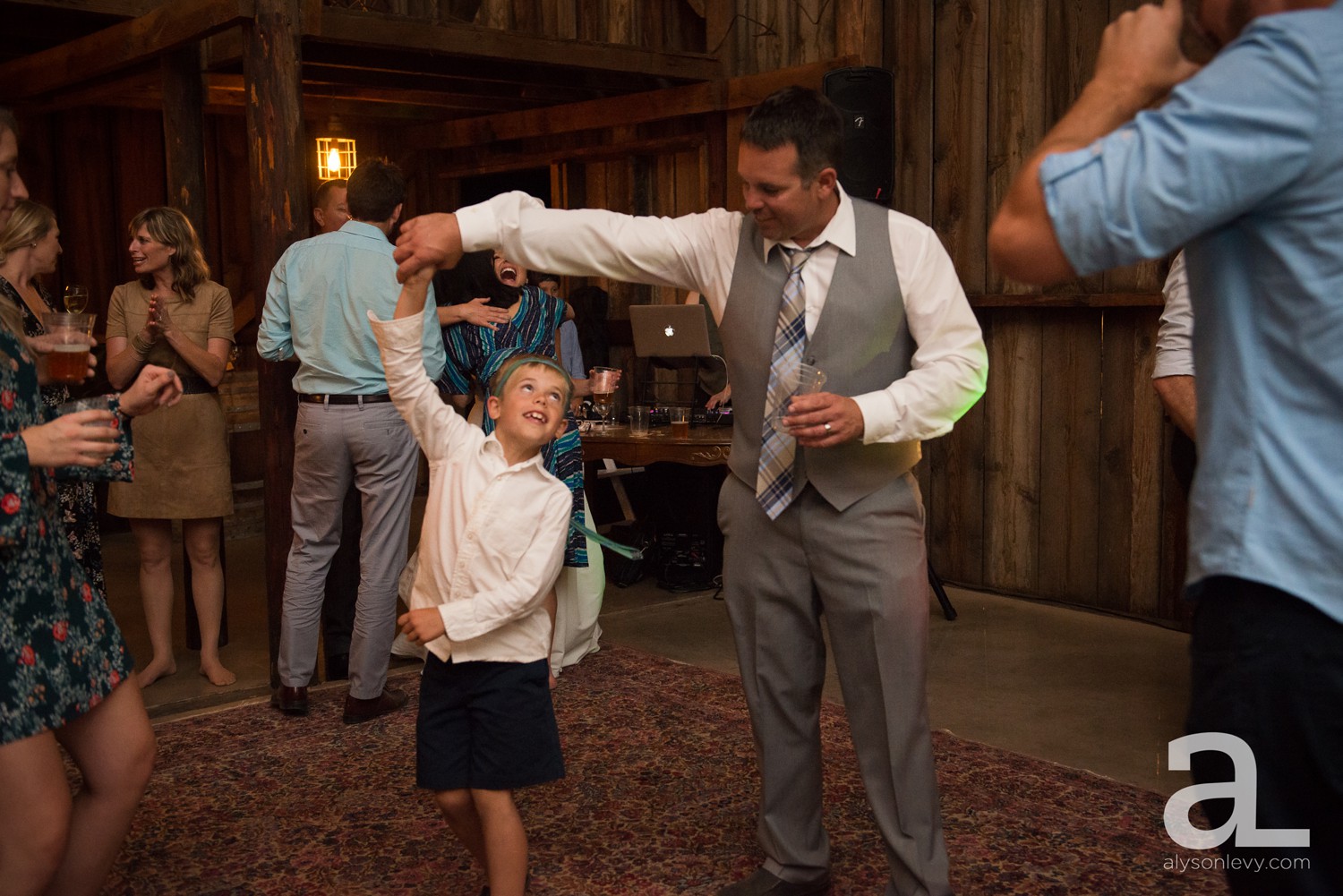Tin-Roof-Barn-Wedding-Photography_0200.jpg