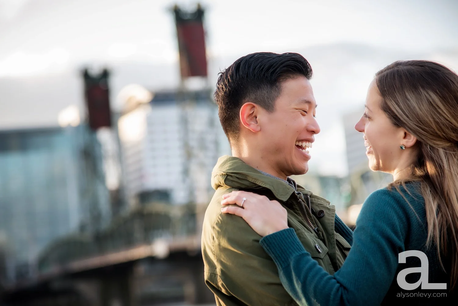 Portland-Tilikum-Bridge-Proposal-Engagement-Photography_0007.jpg
