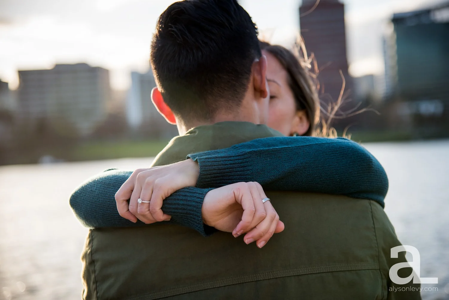 Portland-Tilikum-Bridge-Proposal-Engagement-Photography_0008.jpg