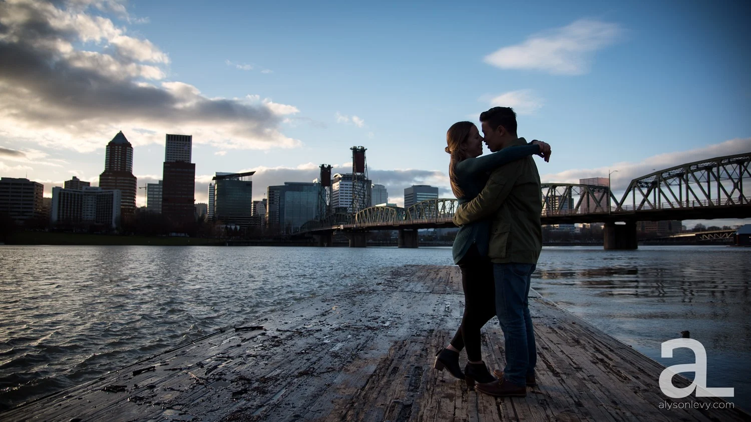 Portland-Tilikum-Bridge-Proposal-Engagement-Photography_0010.jpg