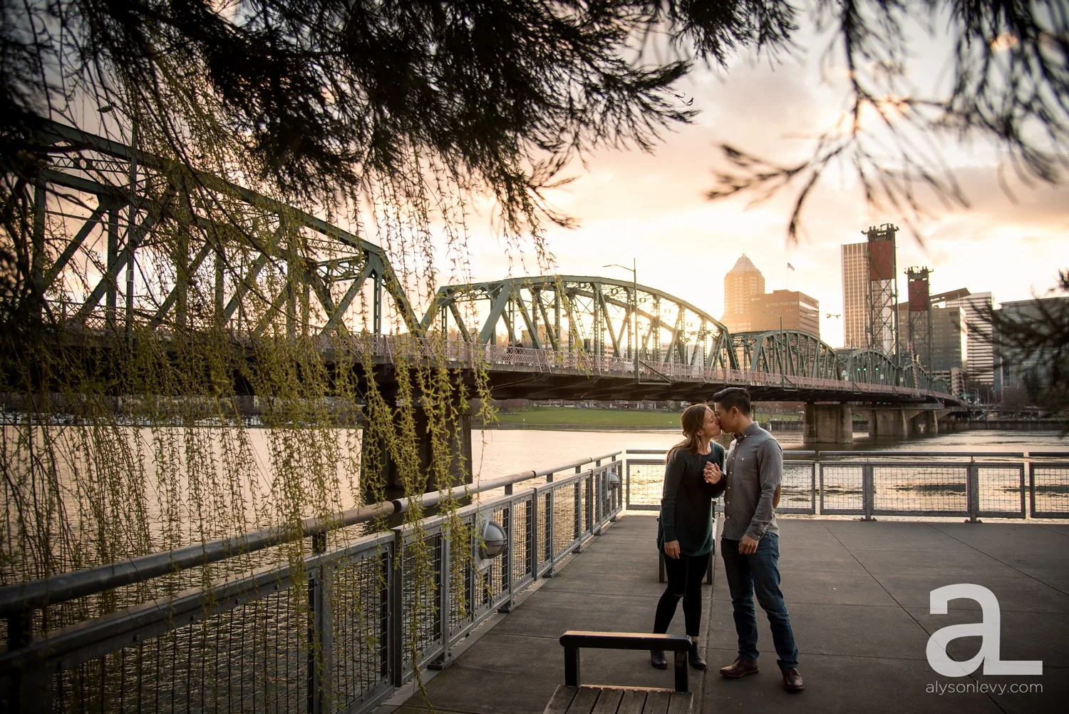 Portland-Tilikum-Bridge-Proposal-Engagement-Photography_0016.jpg