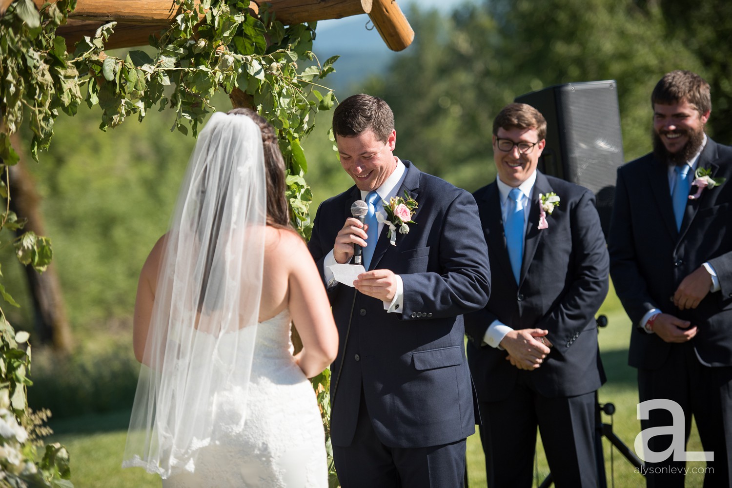 Eugene-Outdoor-Wedding-Photography-Christmas-Tree-Farm_0055.jpg