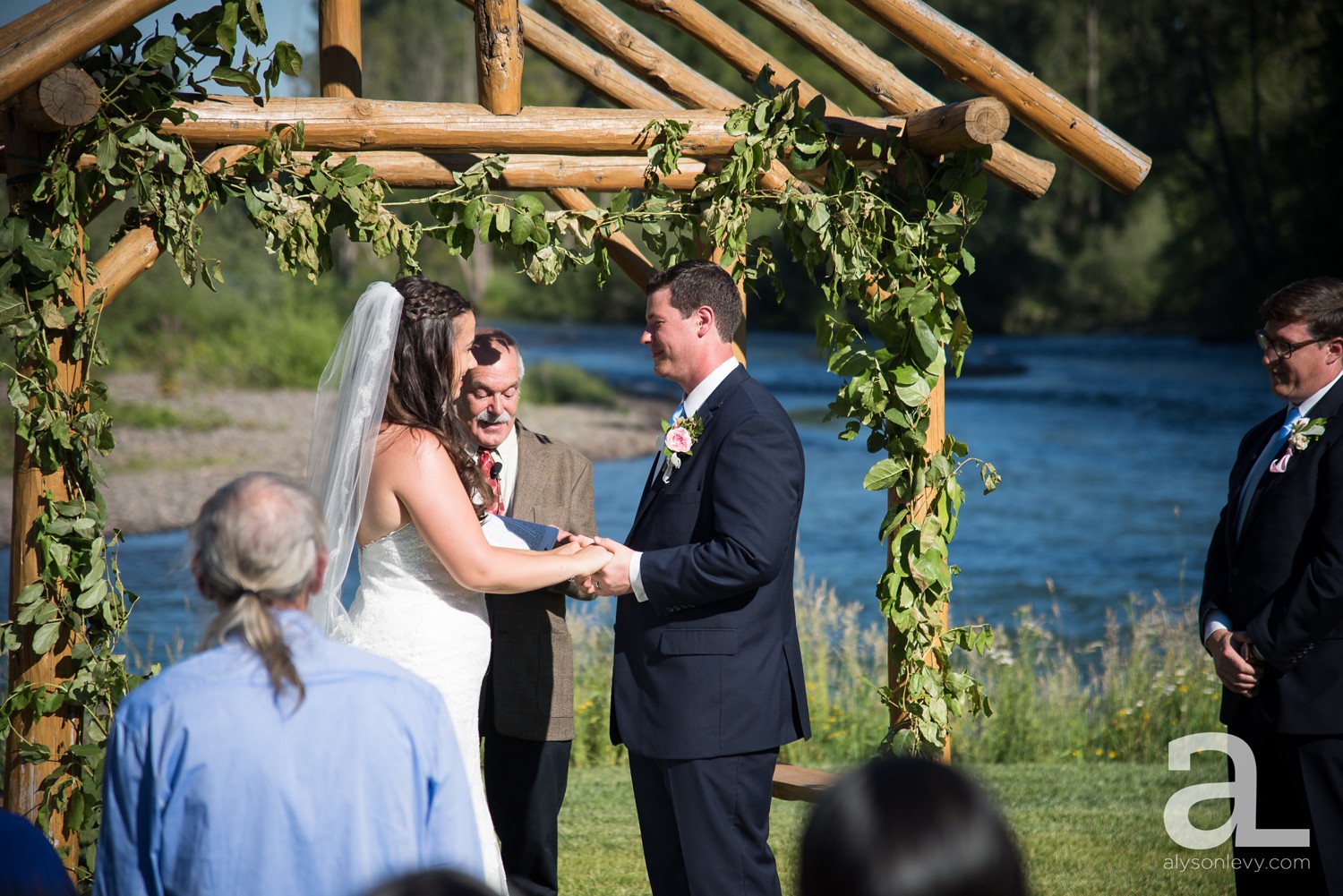 Eugene-Outdoor-Wedding-Photography-Christmas-Tree-Farm_0059.jpg