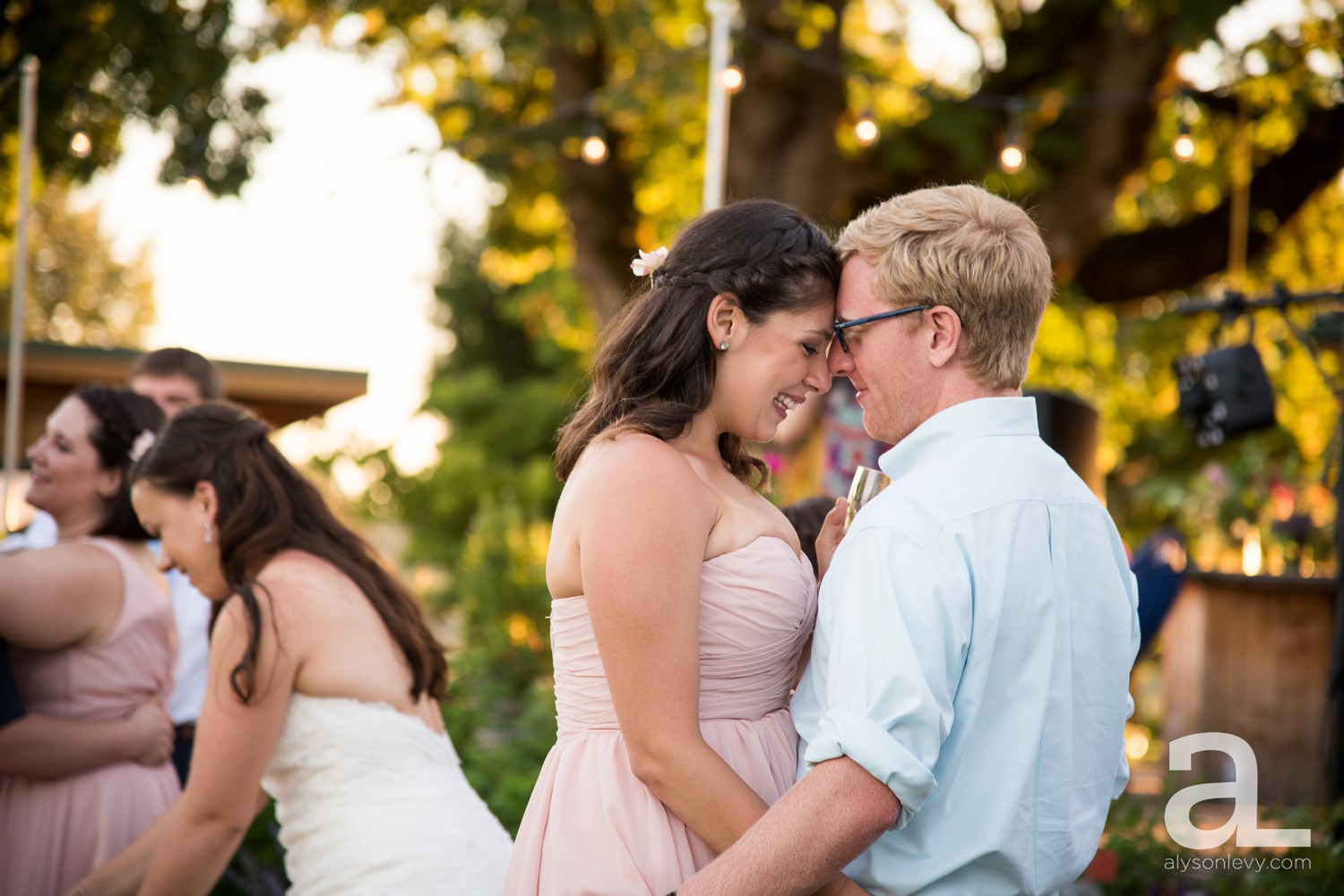 Eugene-Outdoor-Wedding-Photography-Christmas-Tree-Farm_0101.jpg