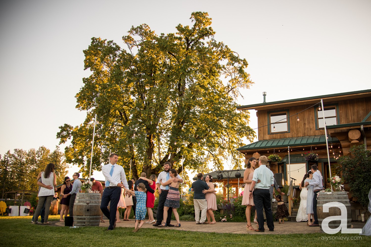 Eugene-Outdoor-Wedding-Photography-Christmas-Tree-Farm_0105.jpg