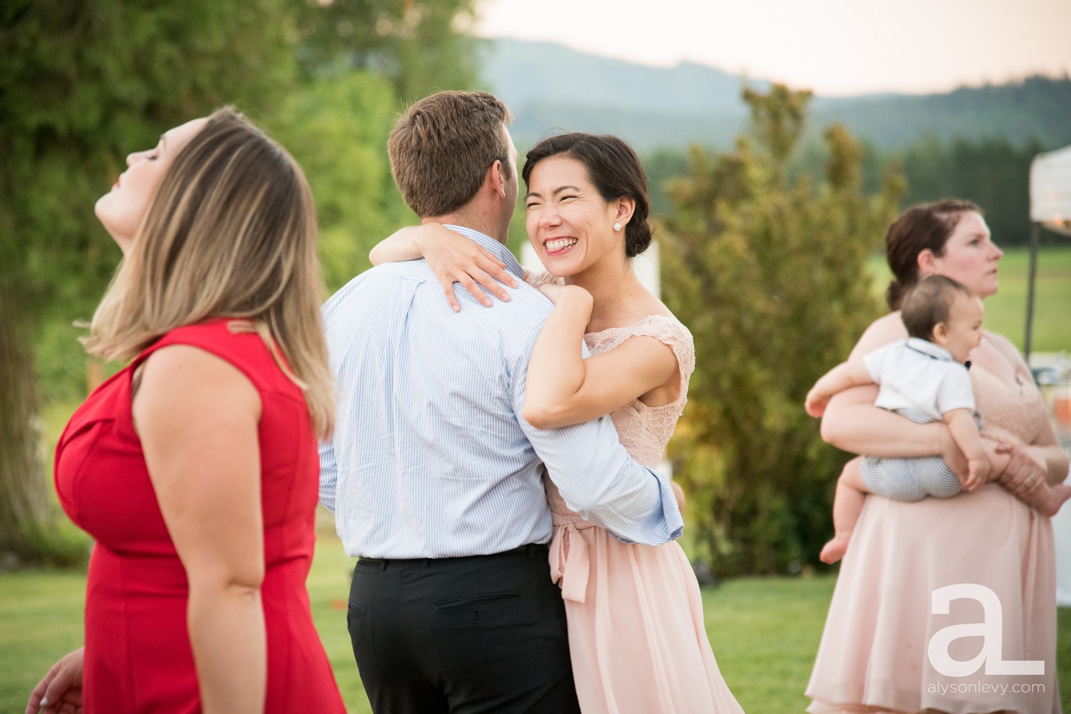 Eugene-Outdoor-Wedding-Photography-Christmas-Tree-Farm_0108.jpg