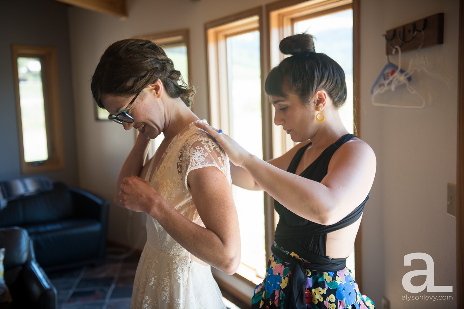 Mt-Hood-Oregon-Wedding-Photography-Crag-Rat-Hut-Hood-River_0005.jpg
