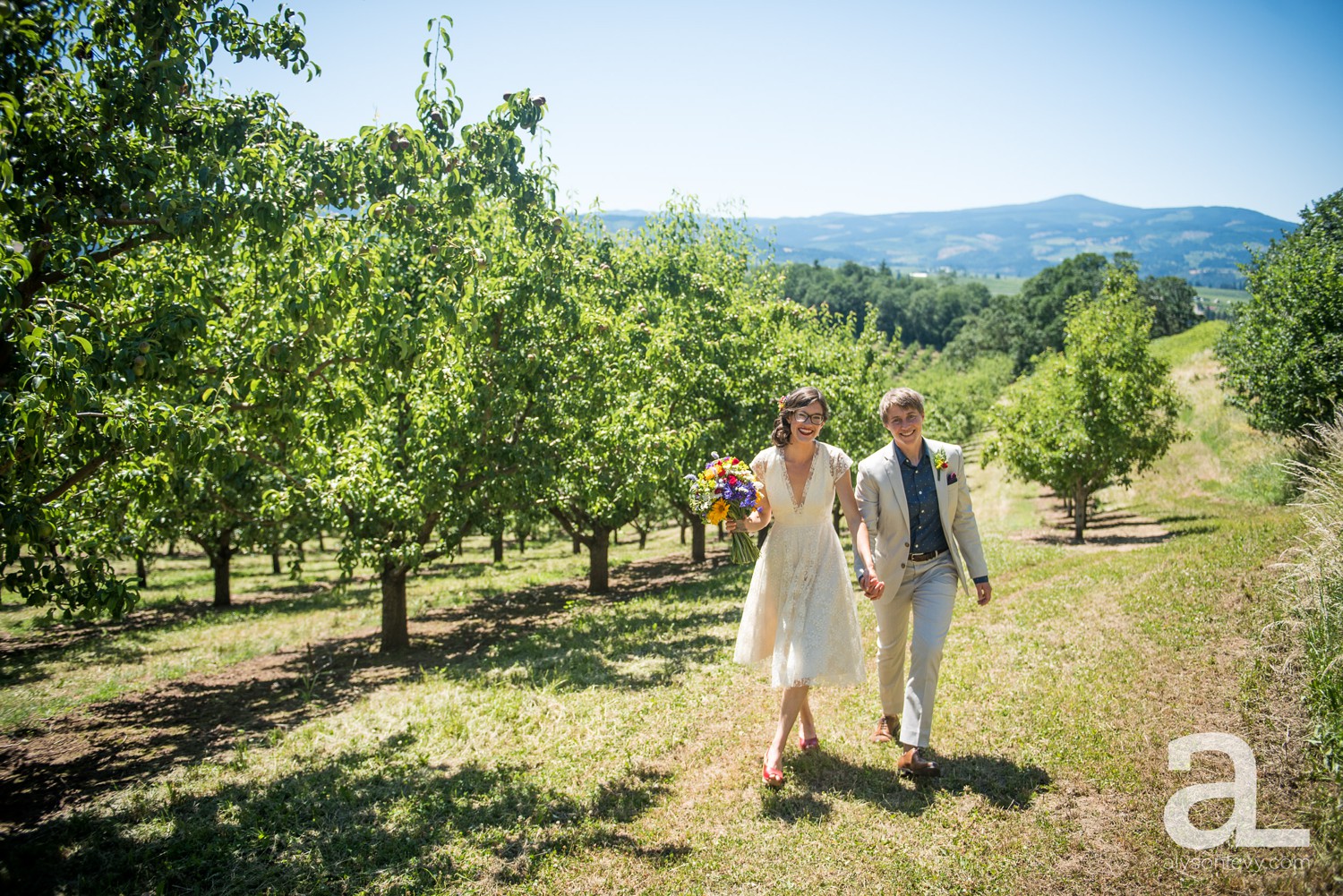 Mt-Hood-Oregon-Wedding-Photography-Crag-Rat-Hut-Hood-River_0019.jpg