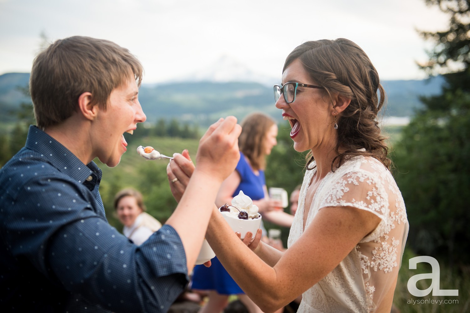 Mt-Hood-Oregon-Wedding-Photography-Crag-Rat-Hut-Hood-River_0092.jpg