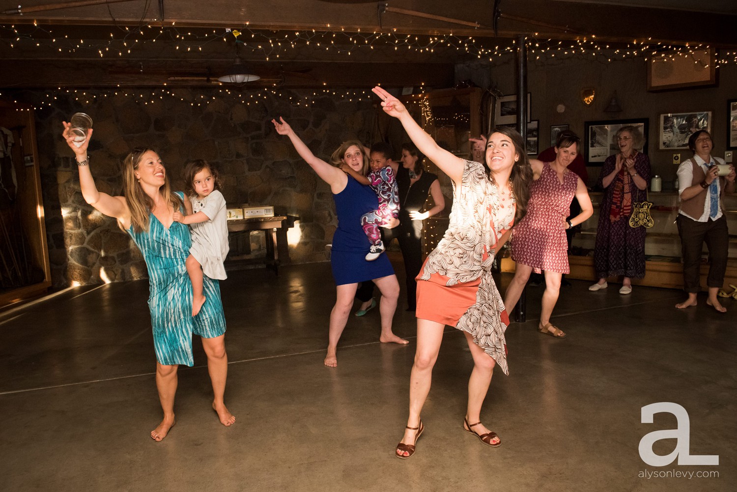 Mt-Hood-Oregon-Wedding-Photography-Crag-Rat-Hut-Hood-River_0086.jpg