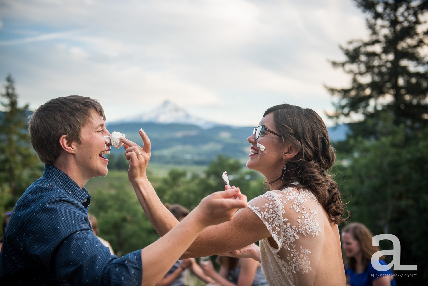Mt-Hood-Oregon-Wedding-Photography-Crag-Rat-Hut-Hood-River_0095.jpg