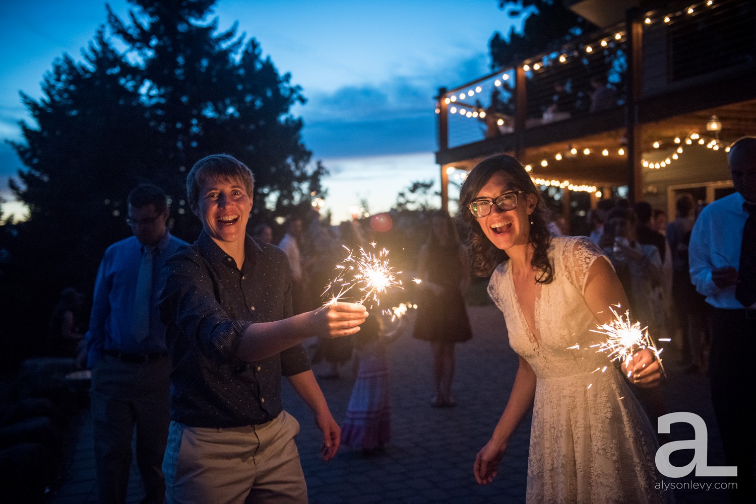 Mt-Hood-Oregon-Wedding-Photography-Crag-Rat-Hut-Hood-River_0108.jpg