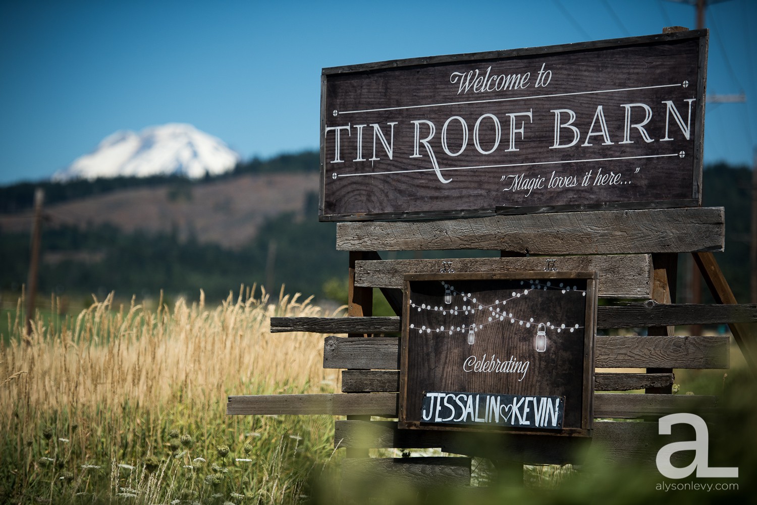 Tin-Roof-Barn-Wedding-Photography-White-Salmon-Washington_0001.jpg