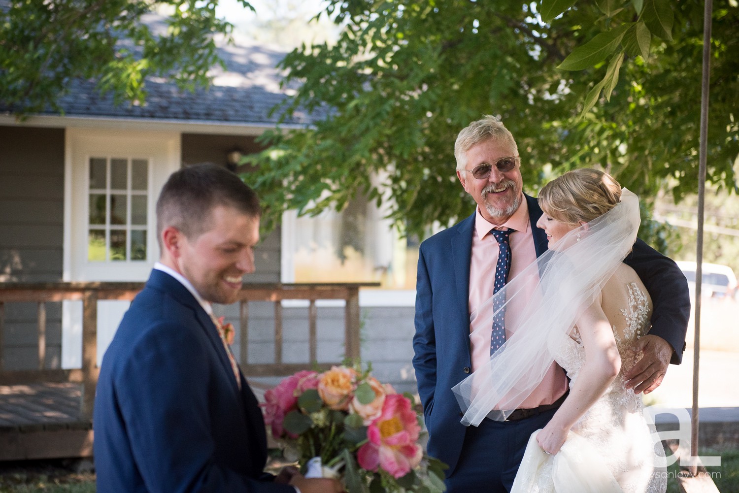 Tin-Roof-Barn-Wedding-Photography-White-Salmon-Washington_0037.jpg