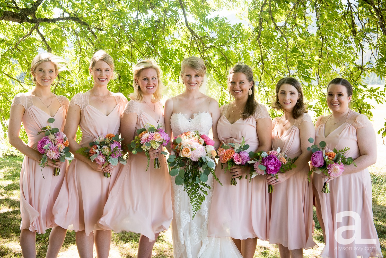 Tin-Roof-Barn-Wedding-Photography-White-Salmon-Washington_0040.jpg