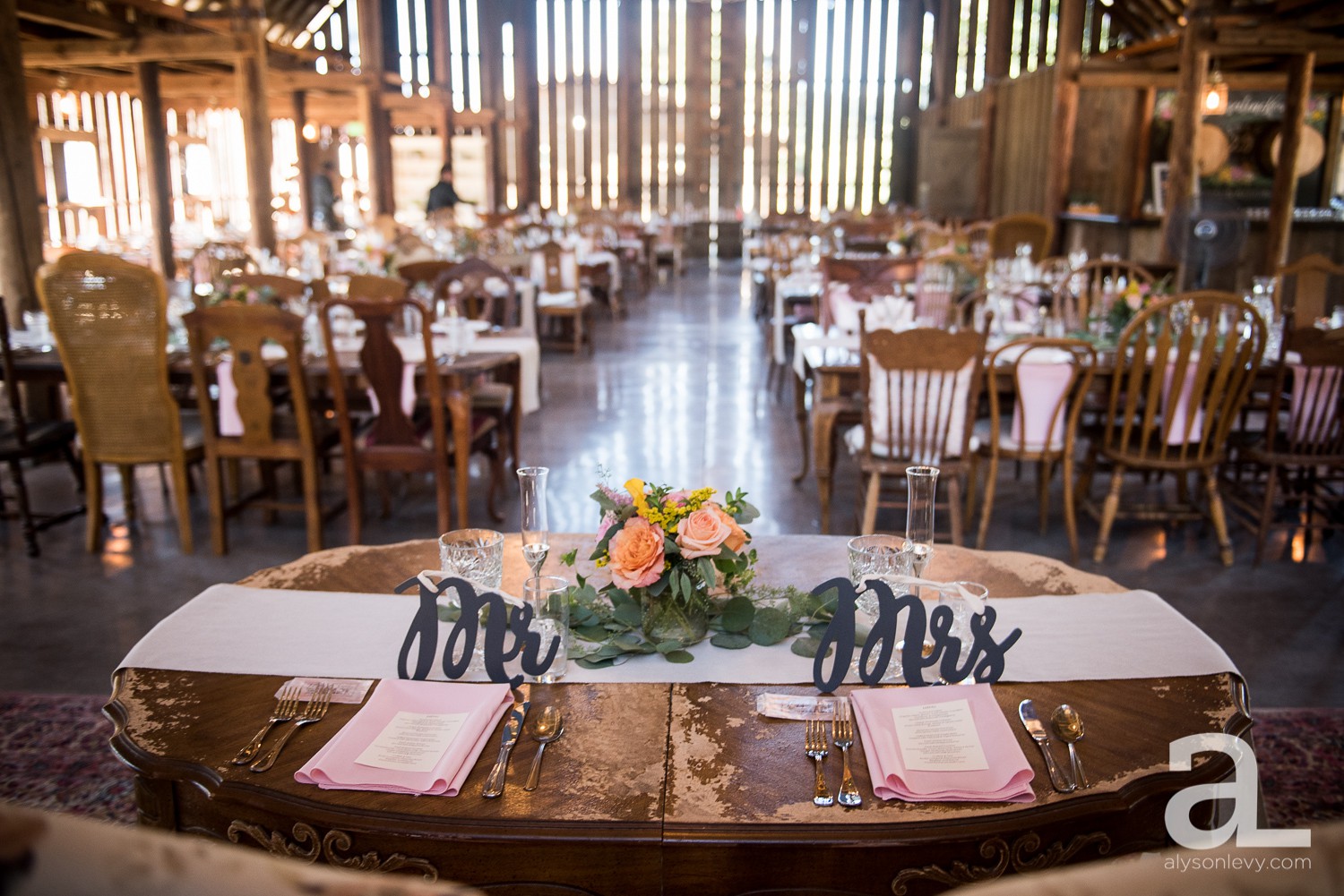 Tin-Roof-Barn-Wedding-Photography-White-Salmon-Washington_0048.jpg