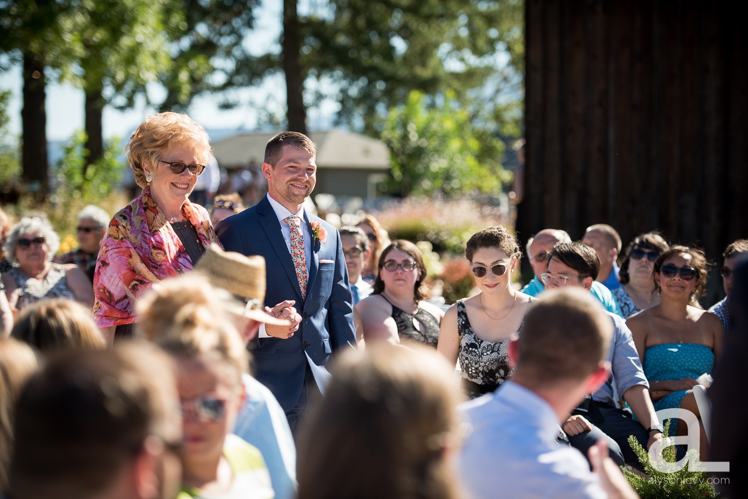 Tin-Roof-Barn-Wedding-Photography-White-Salmon-Washington_0055.jpg