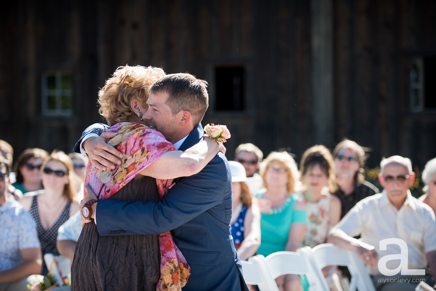 Tin-Roof-Barn-Wedding-Photography-White-Salmon-Washington_0056.jpg