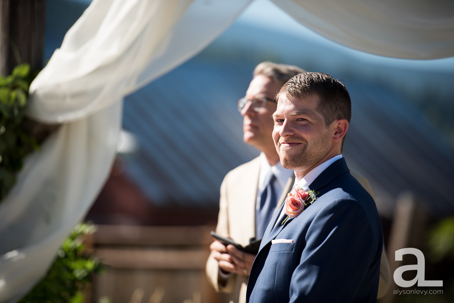 Tin-Roof-Barn-Wedding-Photography-White-Salmon-Washington_0057.jpg